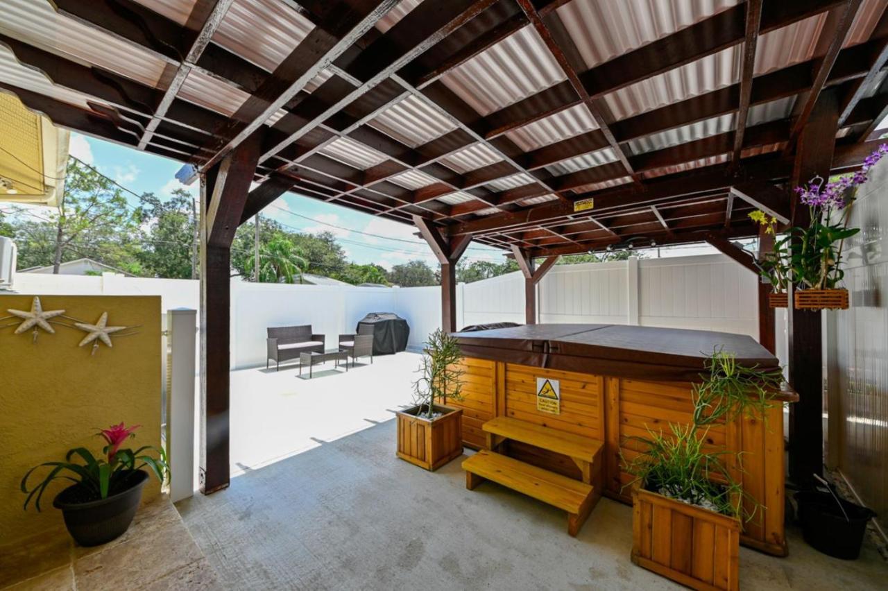 Paradise In Brandon With Luxurious 6 Person Spa Exterior photo